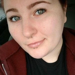 Meet your Posher, Dee